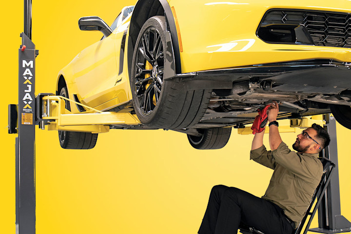 maxjax-portable-two-post-car-lift-full-access