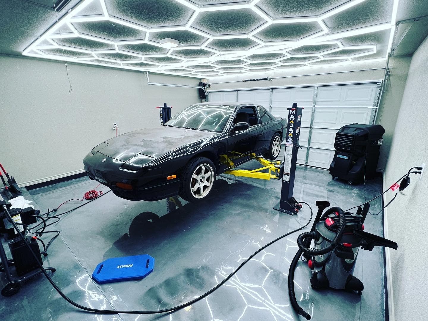 MaxJax Portable Lift In Home Garage Setup