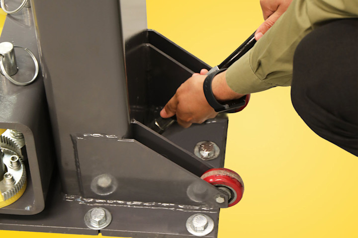 maxjax-portable-two-post-car-lift-easy-setup
