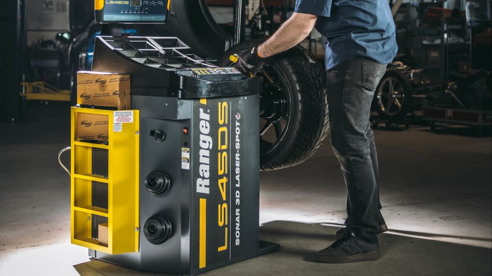 Ranger LS45DS Sonar Wheel Balancer in Use