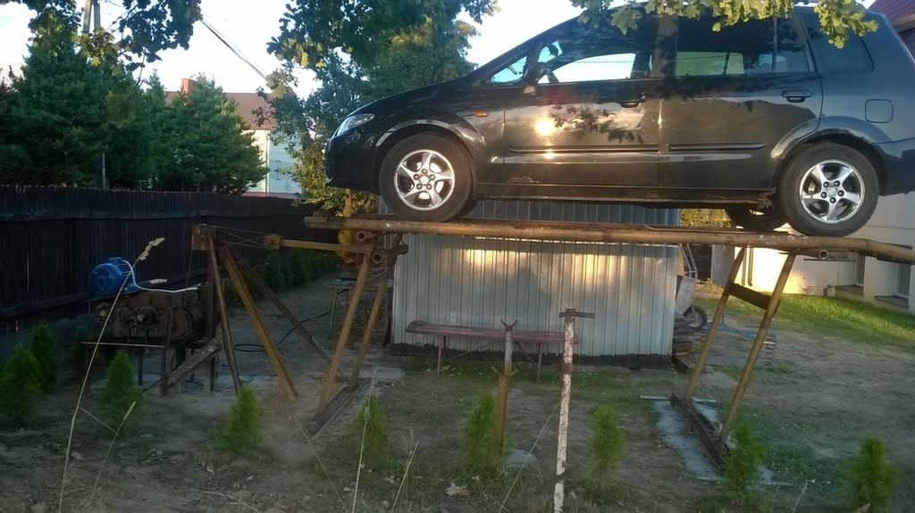 Unsafe Homemade Car Lift Built From Pipes and Metal Frame