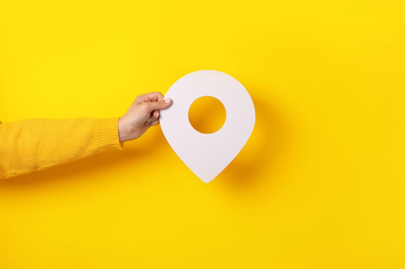 Location pin symbolising nearshoring