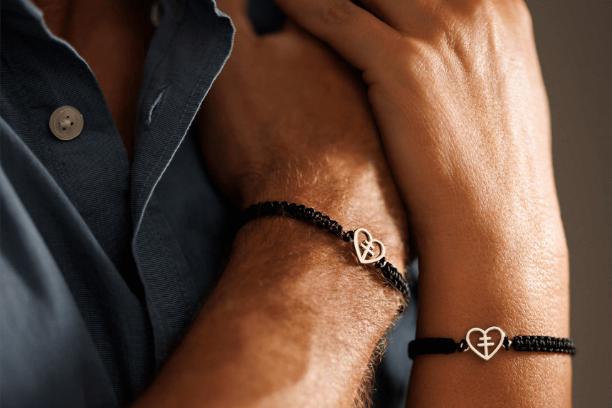 Hjärt-Lungfondens armband med ett hjärta