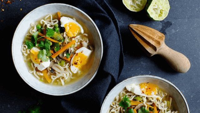 Nudelsoppa med ägg