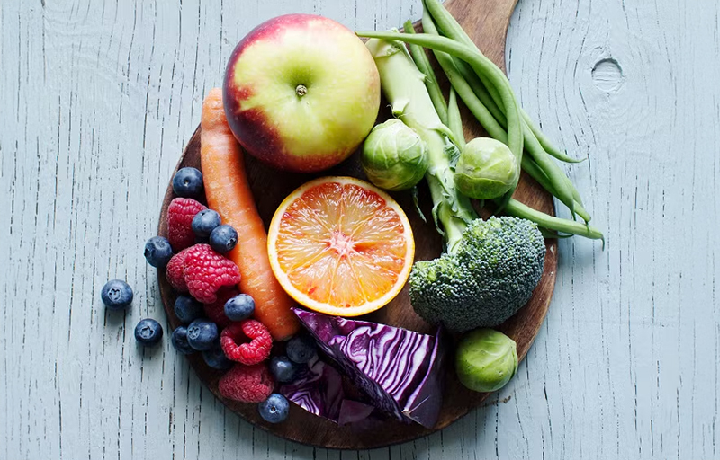 Grönsaker som morötter, broccoli, grönkål och spenat – samt frukter som aprikos och apelsin har ett naturligt innehåll av antioxidanterna karotenoider.