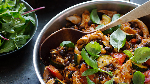 Grillad kyckling i  en skål.