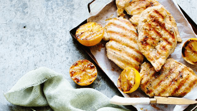 Tunna grillade kycklingfiléer med smal potatissallad 