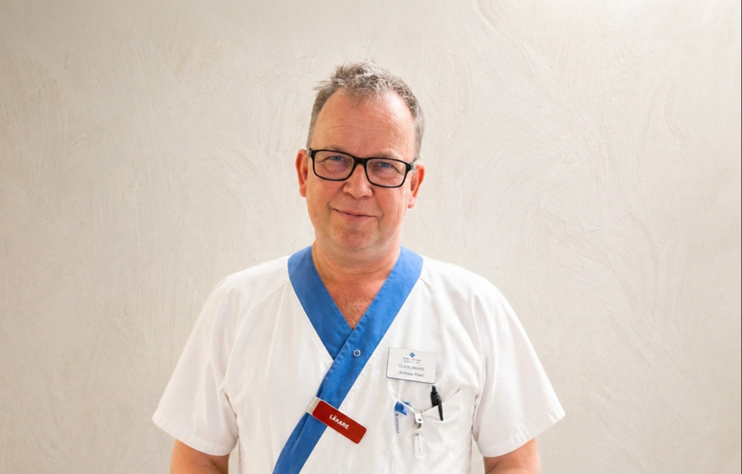 Forskaren Andreas Palm i läkarkläder