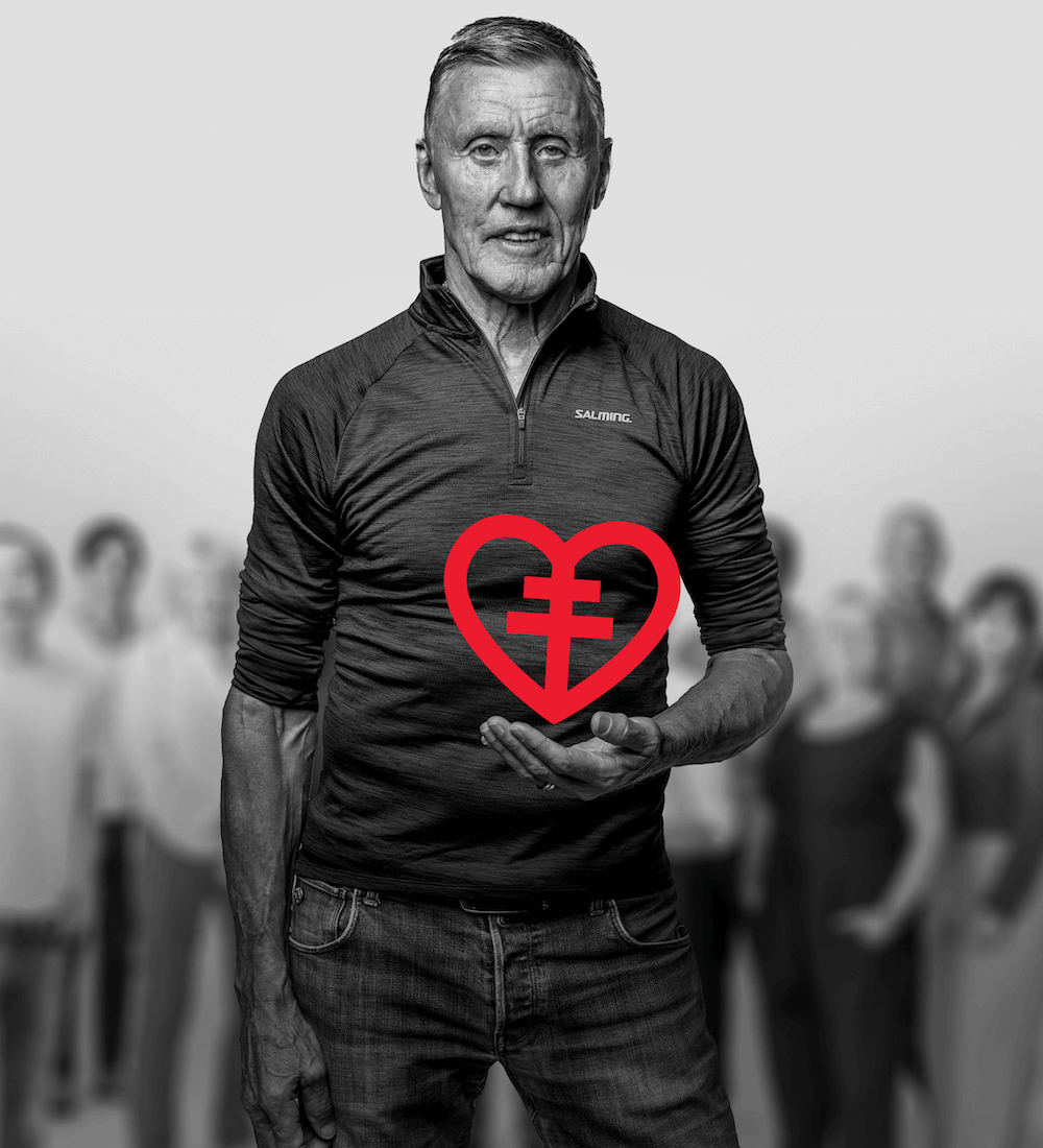 Börje Salming håller i Hjärt-Lungfonden symbol