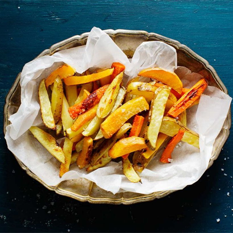 Rotfruktsfries i en skål.