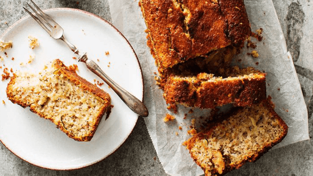 Zucchinikaka med vallmo och valnötter