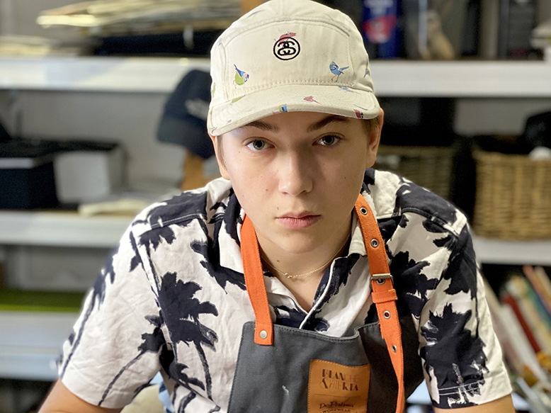 Maxi Svesson visar upp sin gåvokalender