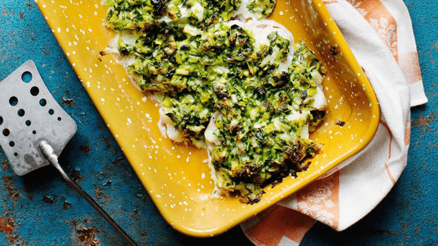 Torsk i ugn med täcke av purjo och spenat