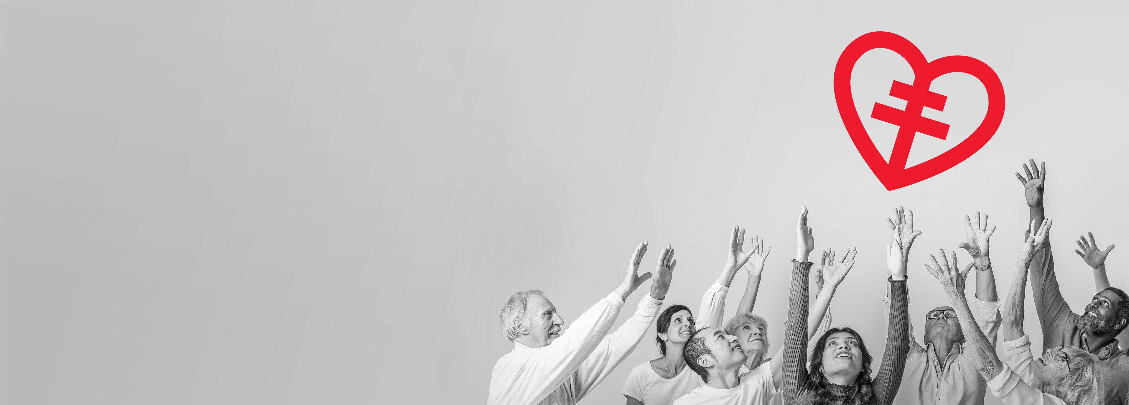 Människor sträcker sig upp för att nå hjärt-lungfonden hjärtat