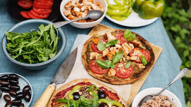 Tortillapizza med olika toppingar