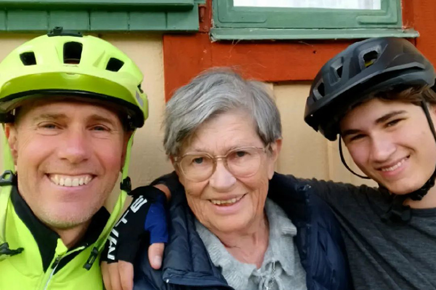 Theo, pappa Jonas och theos farmor