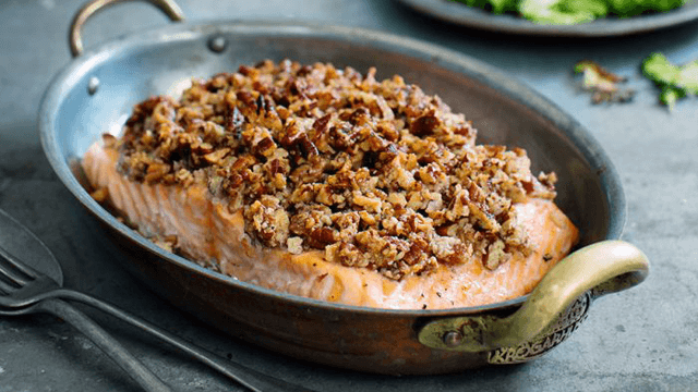 Lax med pekannötstäcke