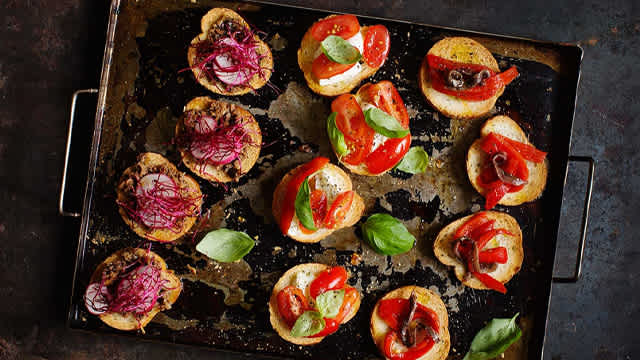 Crostinis på en form.