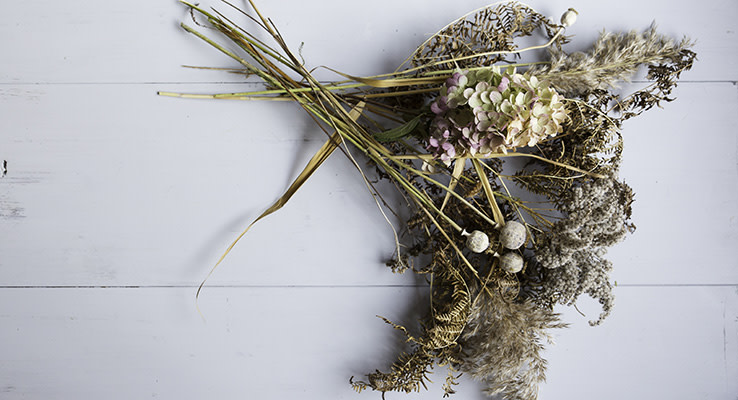 Höstbukett med torkade blommor.