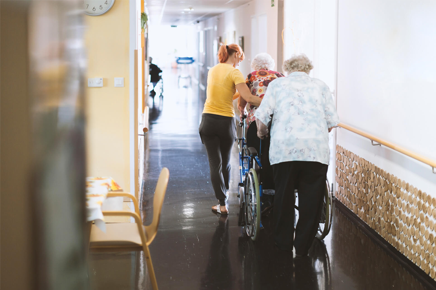 Människor i sjukhusmiljö