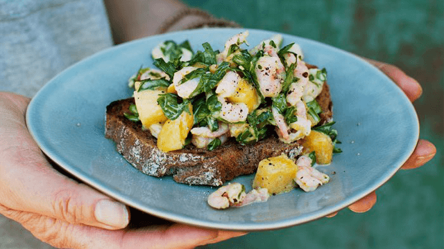 Räksallad på bröd