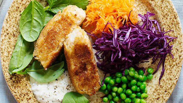 Hemgjorda fiskpinnar med bostondressing