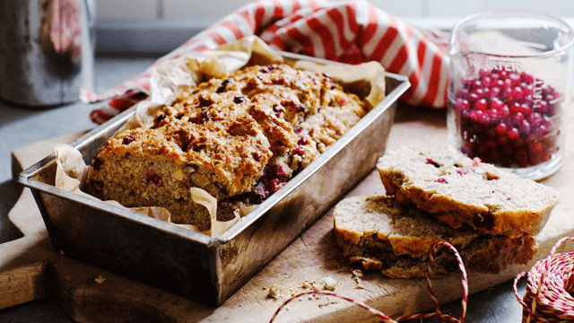 Lingon- och nötbröd