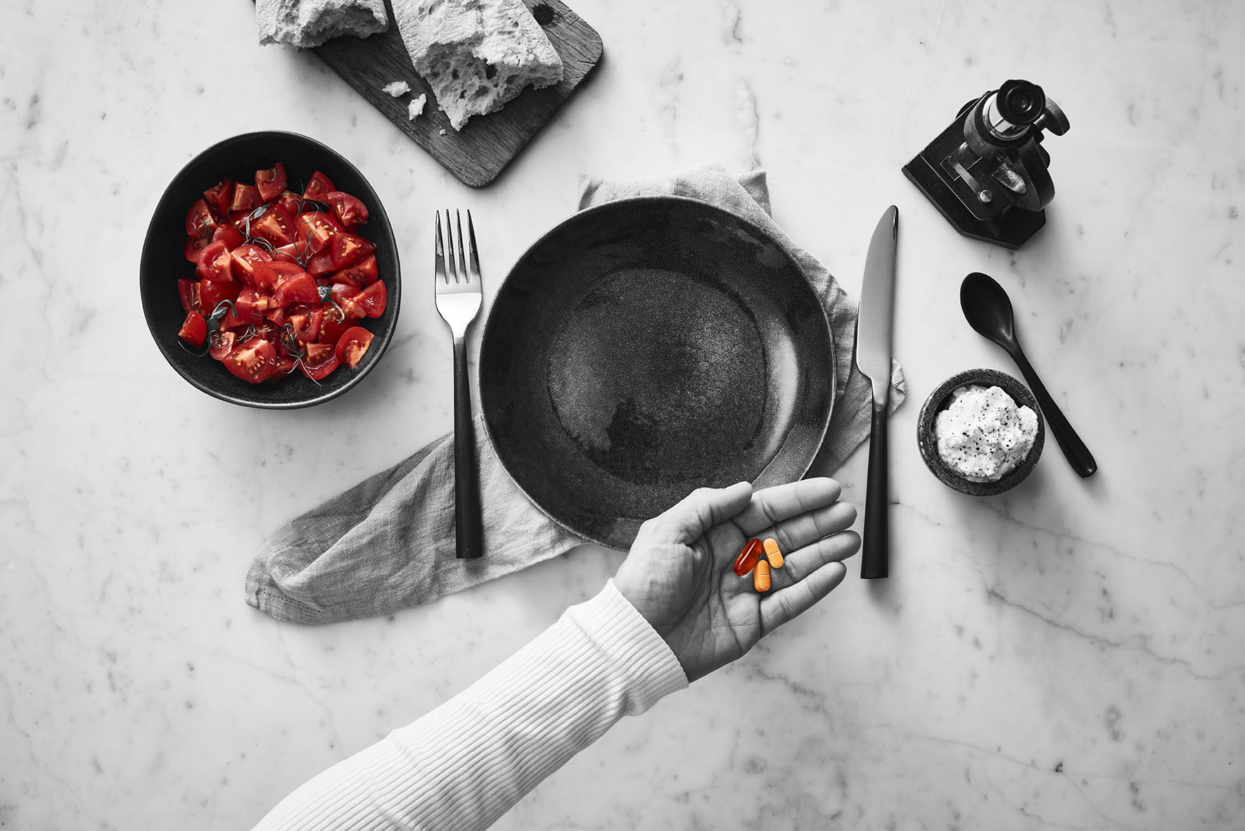 Hand som håller kosttillskott