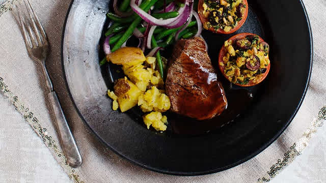 Oxfilé på en tallrik.