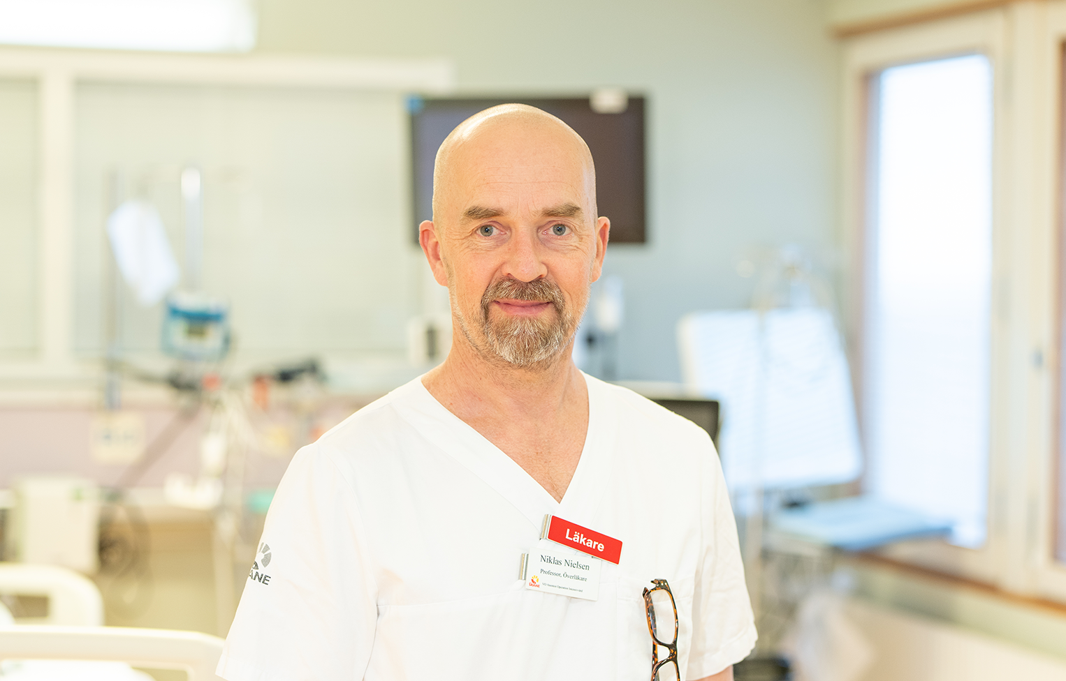 Forskare Niklas Nielsen i sjukhusmiljö