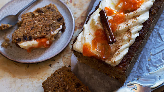 Morotskaka på en tallrik.