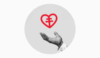 Hand håller i hjärt-lungfonden-symbol