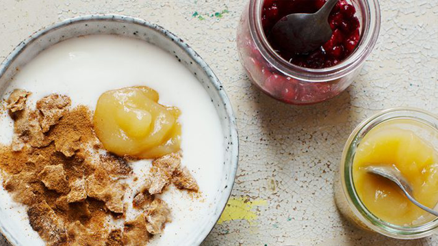 Snabbt mellanmål med fil och knäcke