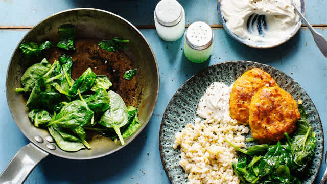 Biffar på en tallrik.