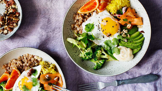 Broccolibowl i en bowl.