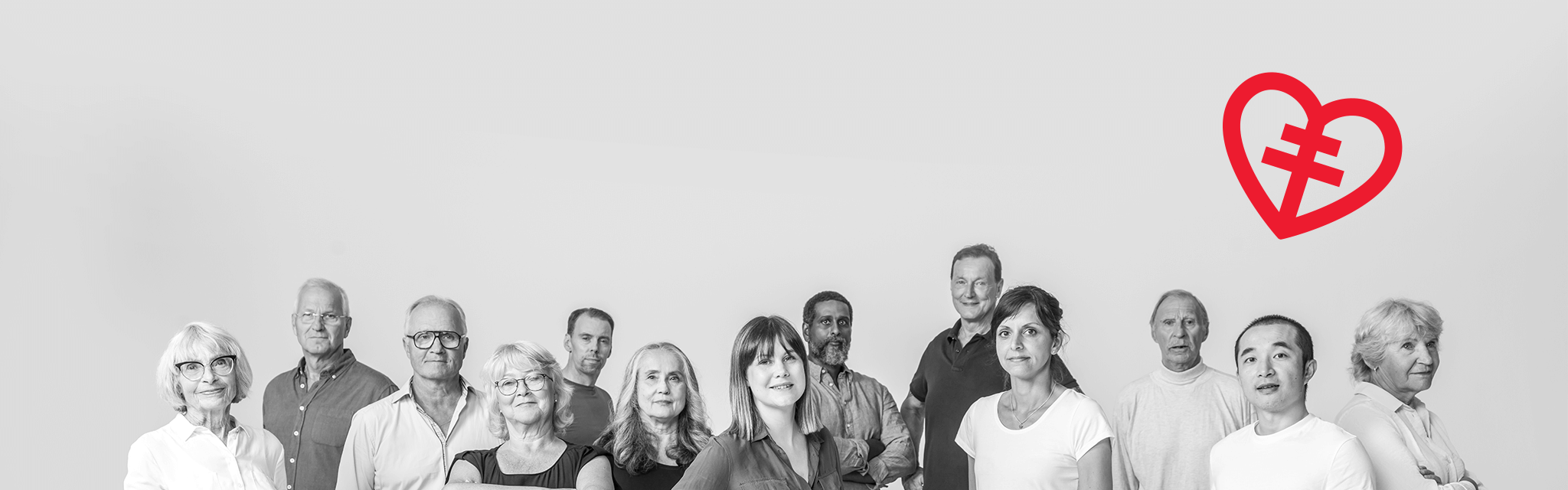 Människor står på rad under hjärt-lungfonden hjärtat