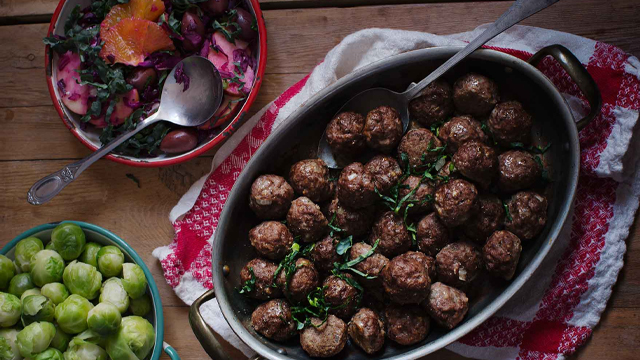 Köttbullar i en form.