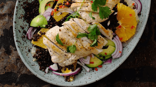 Apelsin- och linssallad med kyckling