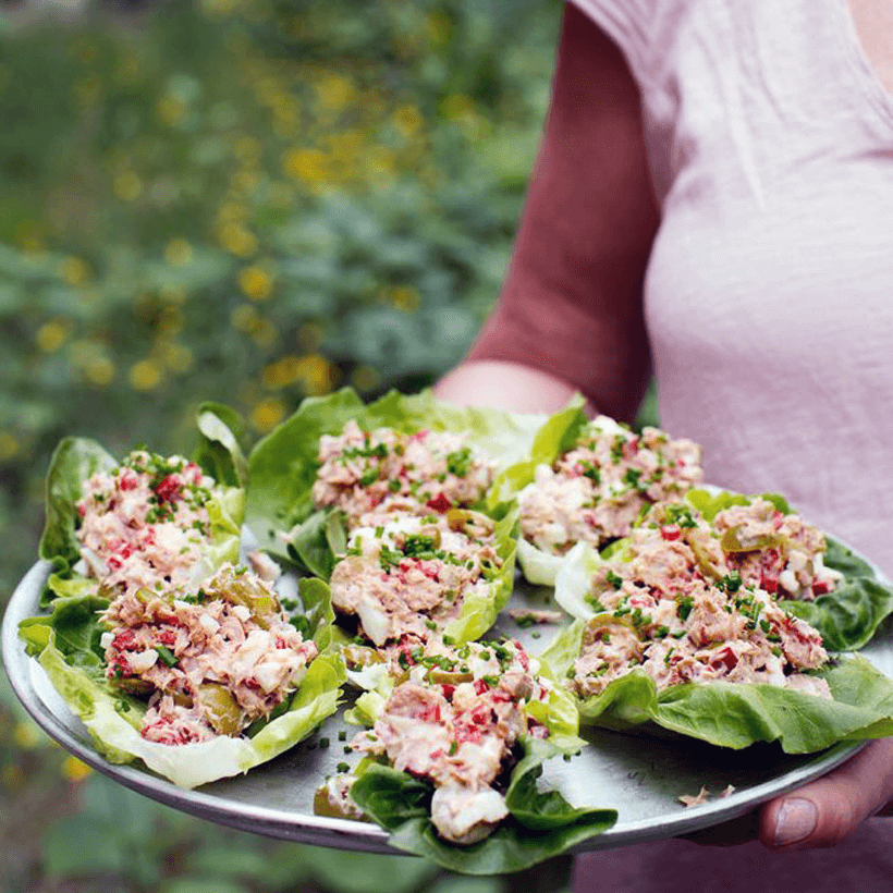 Tonfisksallad i salladsblad