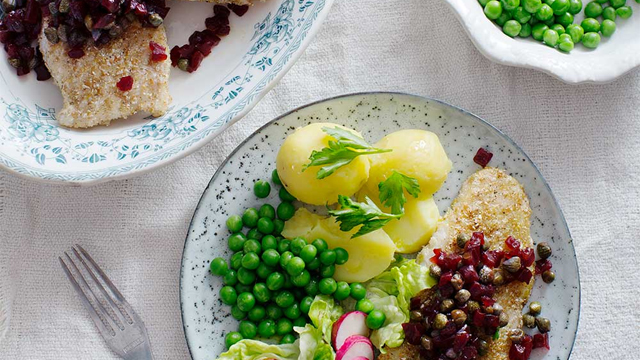 Stekt torsk på fat.