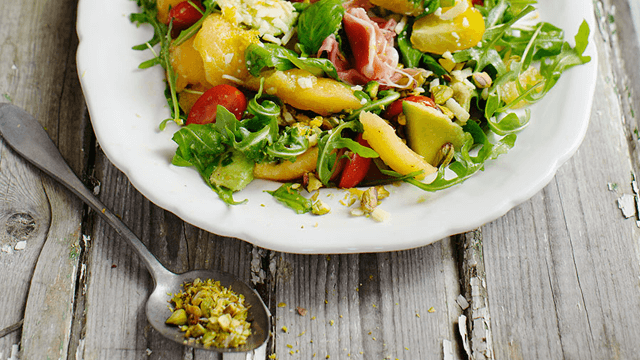 Melon- och avokadosallad med skinka