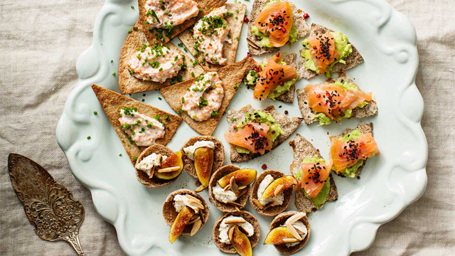 Olika tilltugg på ett fat.