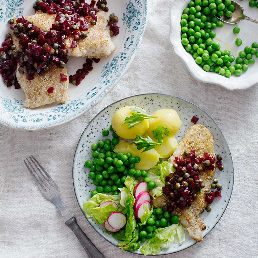 Stekt torsk på fat.