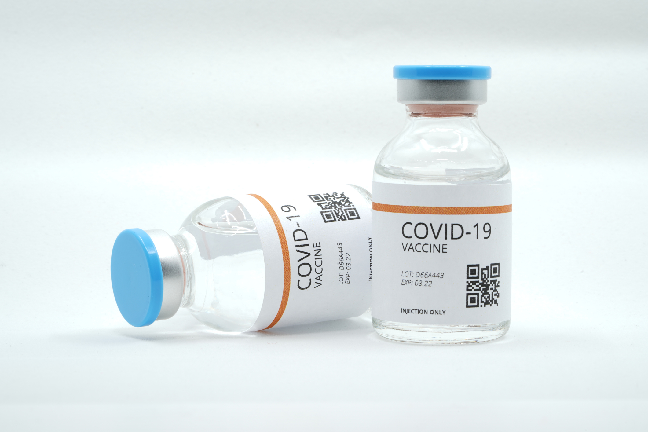 Dos botellas de vacuna COVID