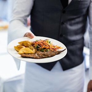 How to Handle a Plate When Serving Food: Professional Techniques Every Server Should Know 