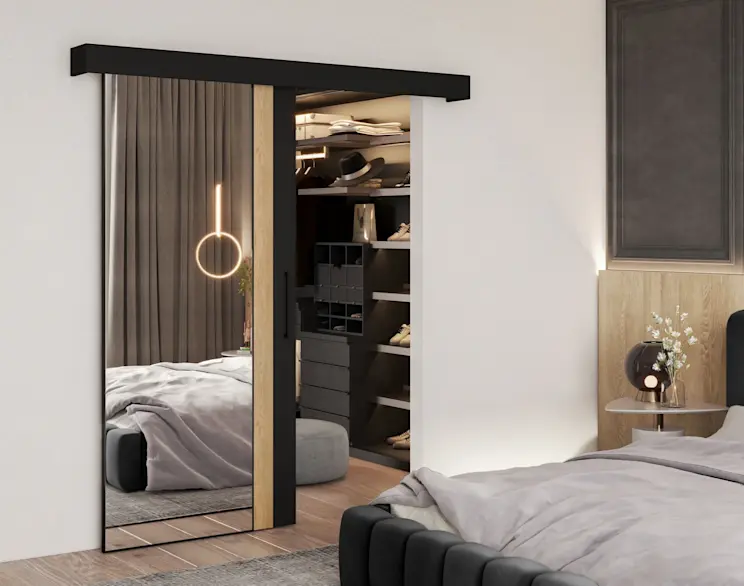 Sypialnia z drzwiami przesuwnymi Tilmann z lustrem oraz łóżkiem Lamica, w eleganckiej aranżacji z garderobą ukrytą za przesuwnym panelem.