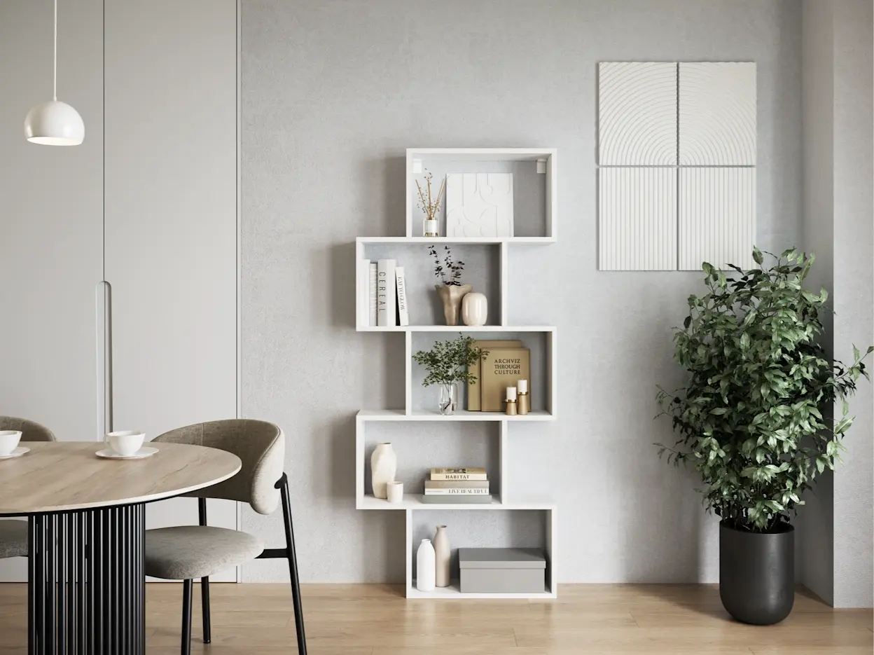 Nowoczesna aranżacja jadalni: regał Shellf w bieli na dodatki i rośliny, obok stołu z krzesłami, z lampą wiszącą Calide.
