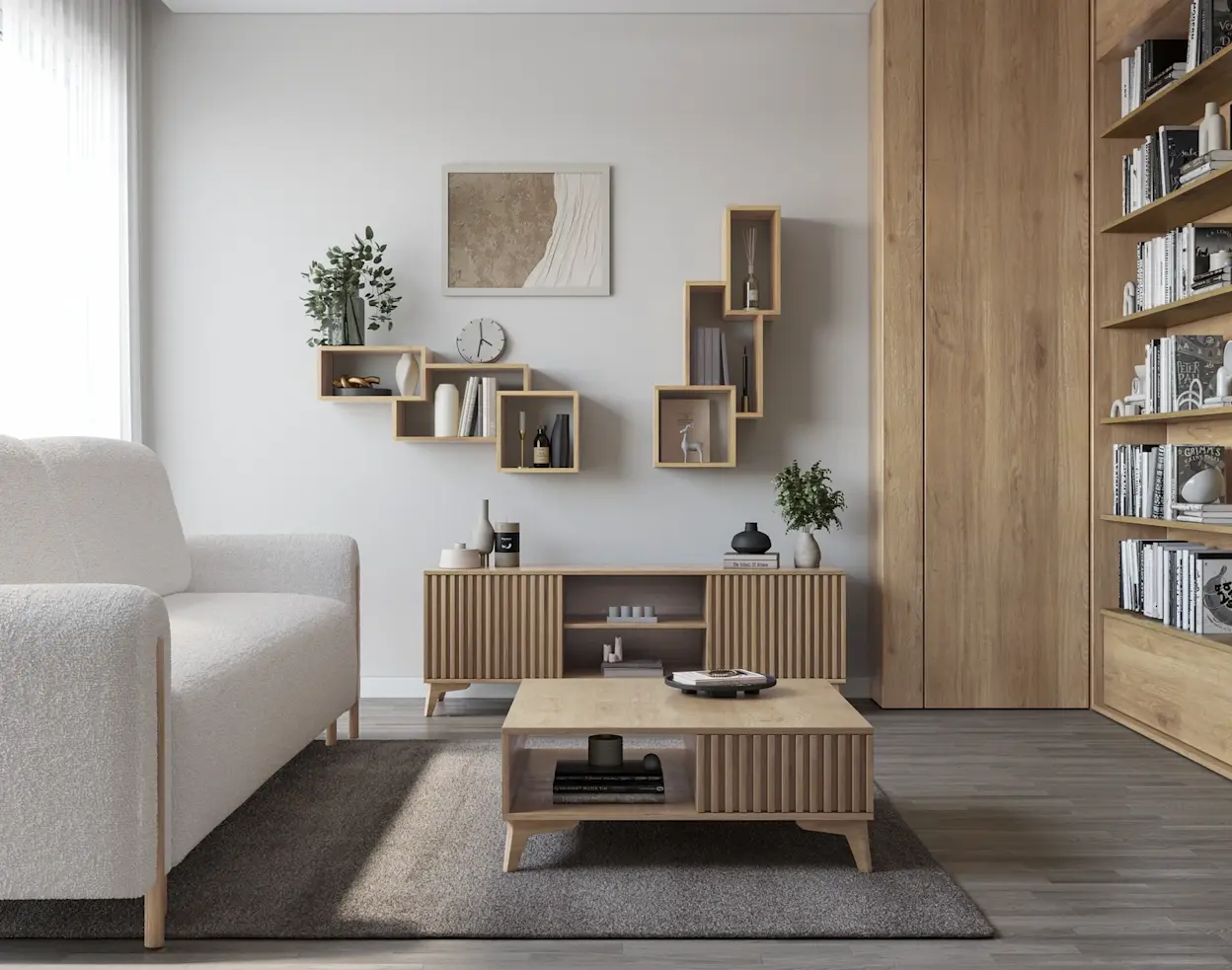 Jasny salon w stylu skandynawskim z drewnianą półką ścienną Alitty o modułowym układzie. Na półkach dekoracje i książki, a pod spodem stoi szafka RTV z lamelami i stolik kawowy w naturalnym odcieniu.