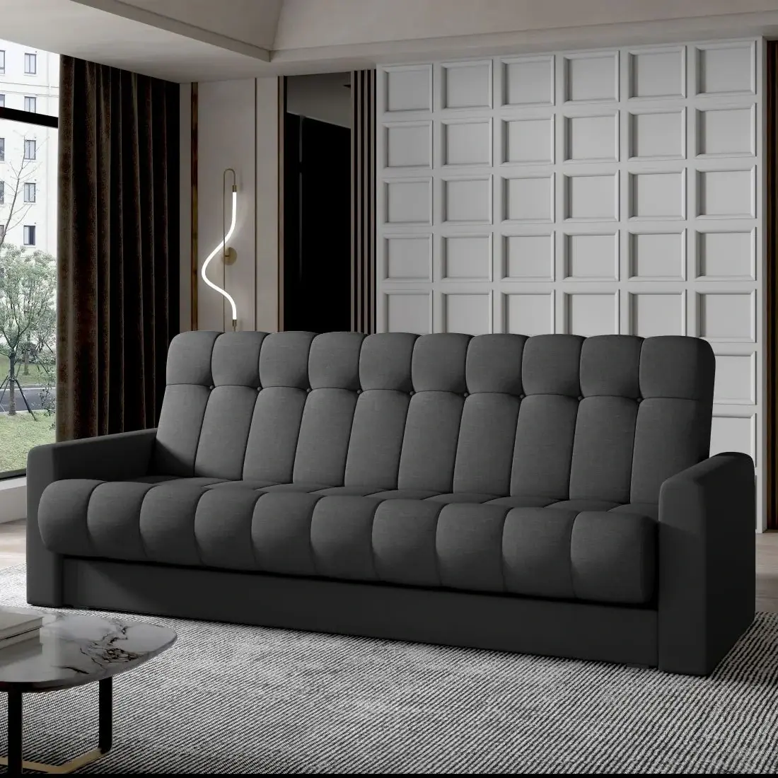 Wersalka Garett w grafitowej tapicerce, ustawiona w eleganckim salonie z dekoracyjną ścianą i nowoczesnym oświetleniem, tworząca stylową strefę wypoczynku.