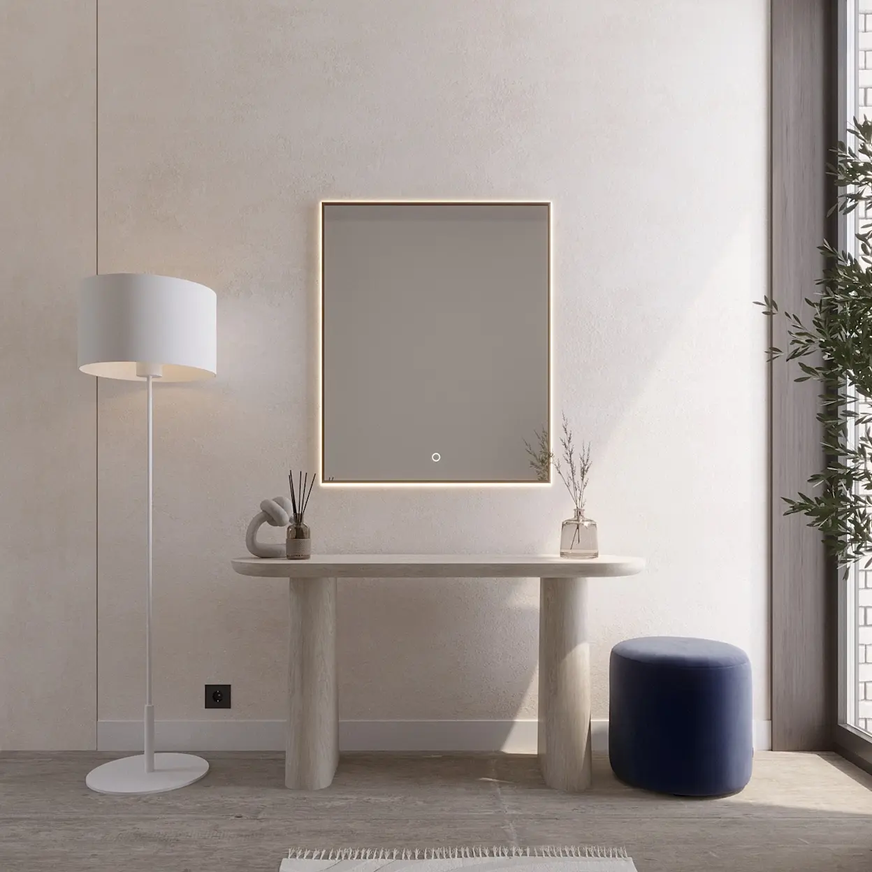 Minimalistyczna aranżacja z lustrem LED Vixisse zawieszonym nad jasną konsolą. Obok stoi lampa stojąca Vespillo, a po prawej pufa Linsy w granatowym kolorze. Ciepłe podświetlenie lustra buduje przytulny klimat.